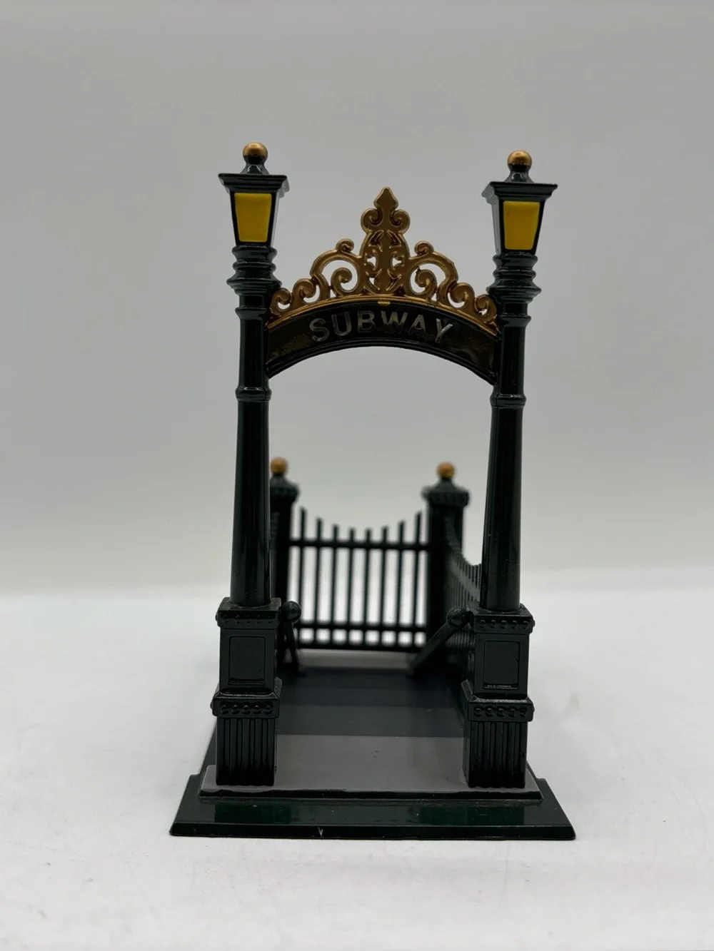 Department 56 1991 Vintage Heritage Village City Subway Entrance 5541-7 Retired